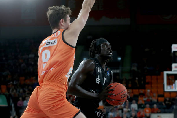 罗马诺如是 罗马诺如是