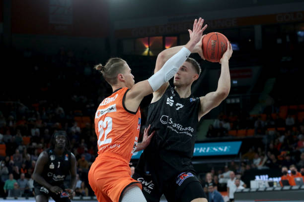 场的逼抢 场的逼抢