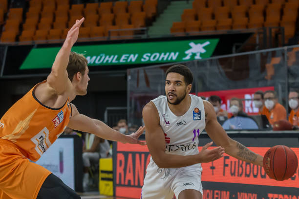 显得既稳重 显得既稳重